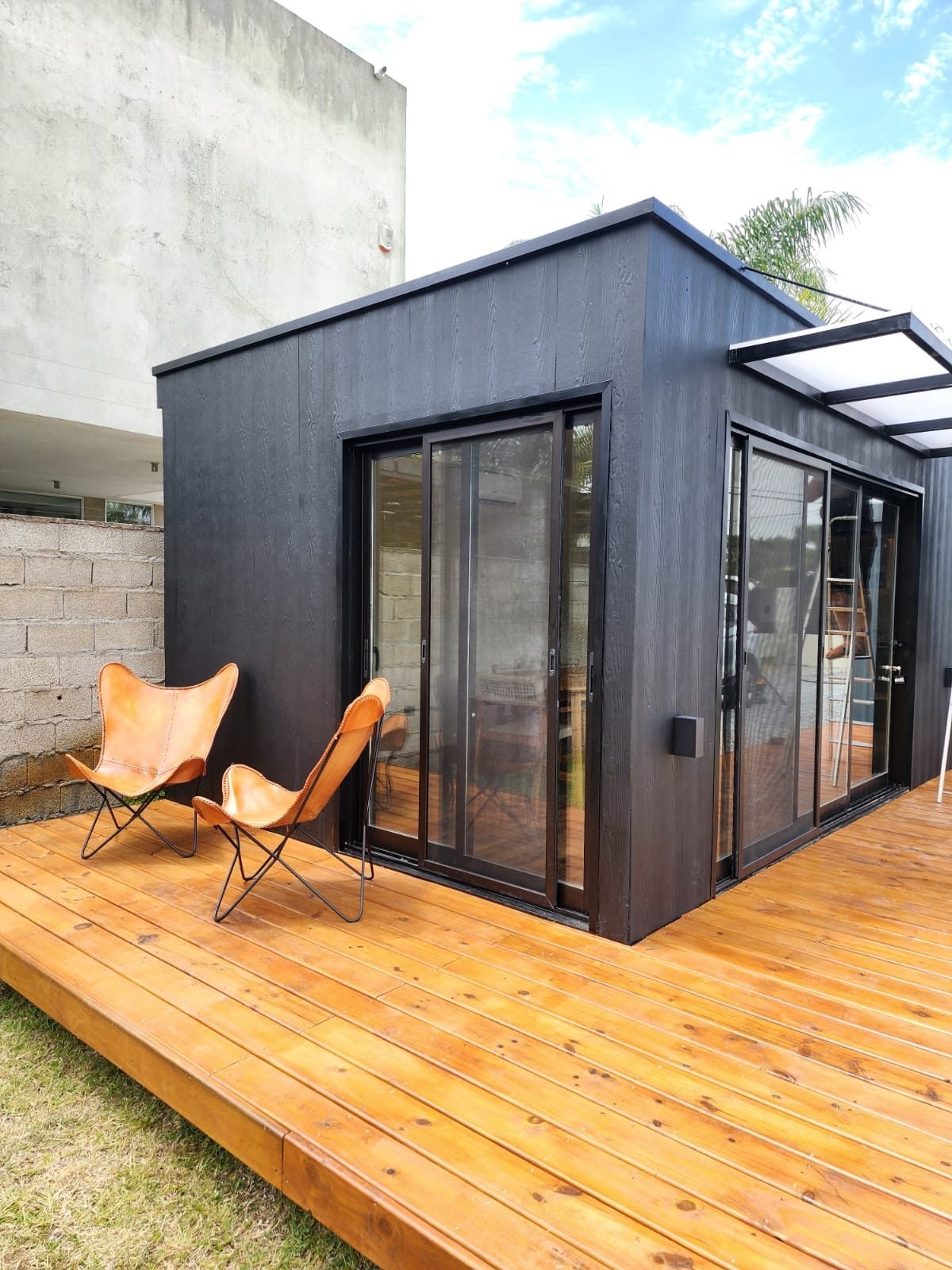 Gofi Plus BBQ 7 x 3 con deck y pérgola